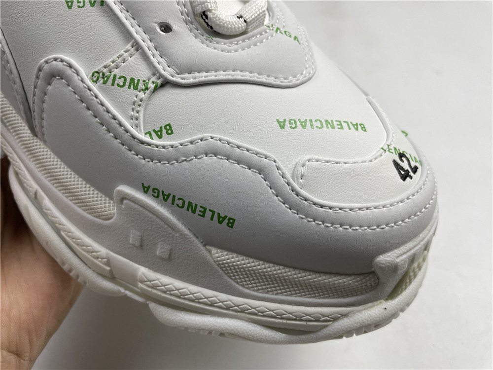 TRIPLE-S SNEAKER